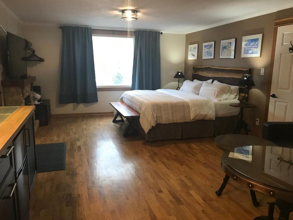 canadian rockies inn adults only hotel field british columbia canada room