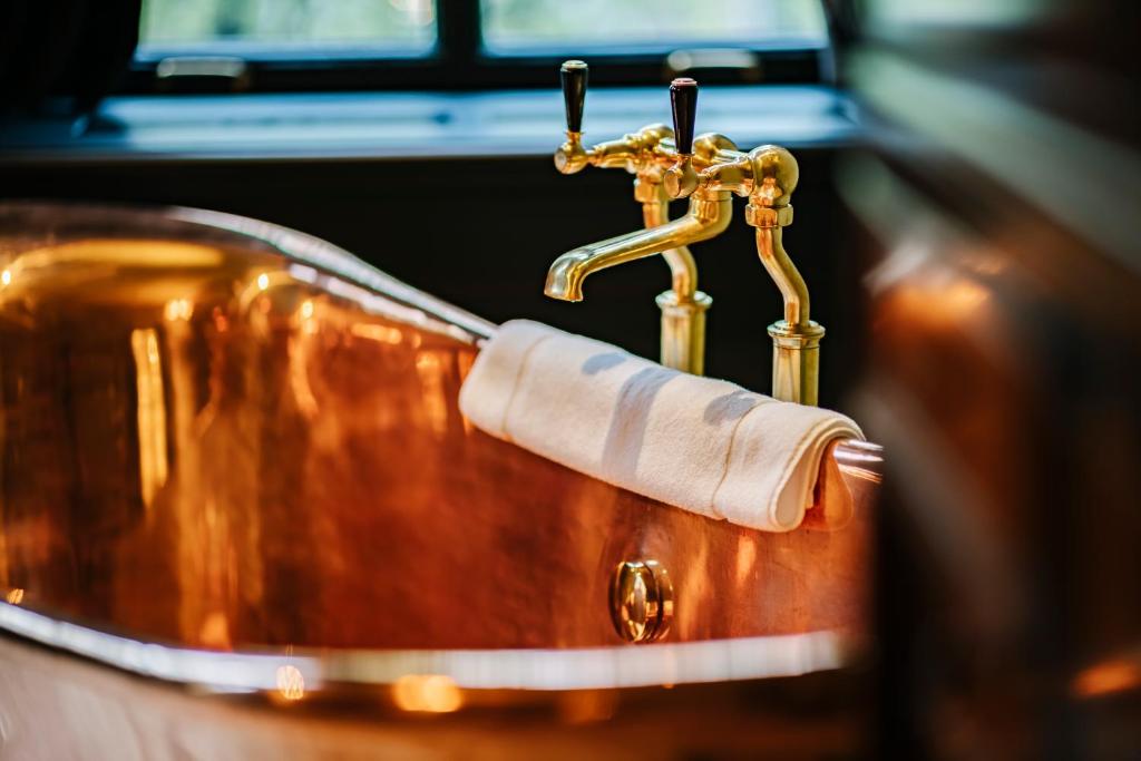 boutique hotel the noblemen adults only 16+ hotel amsterdam netherlands bathtub