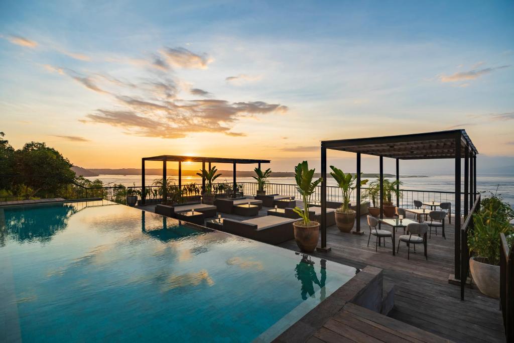 adiwana warnakali resort adult only hotel indonesia nusa penida swimming pool