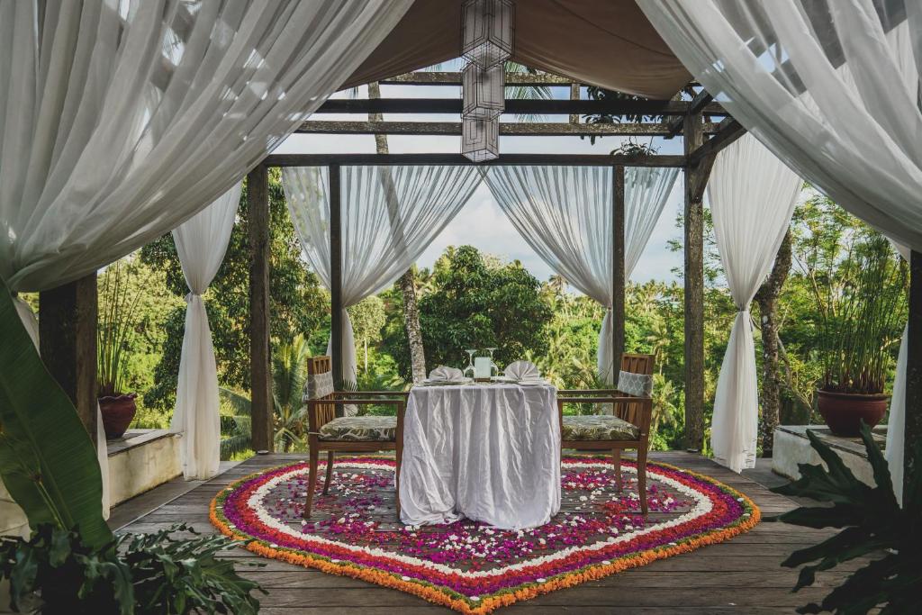 amora ubud boutique villas adults only hotel indonesia ubud dining room