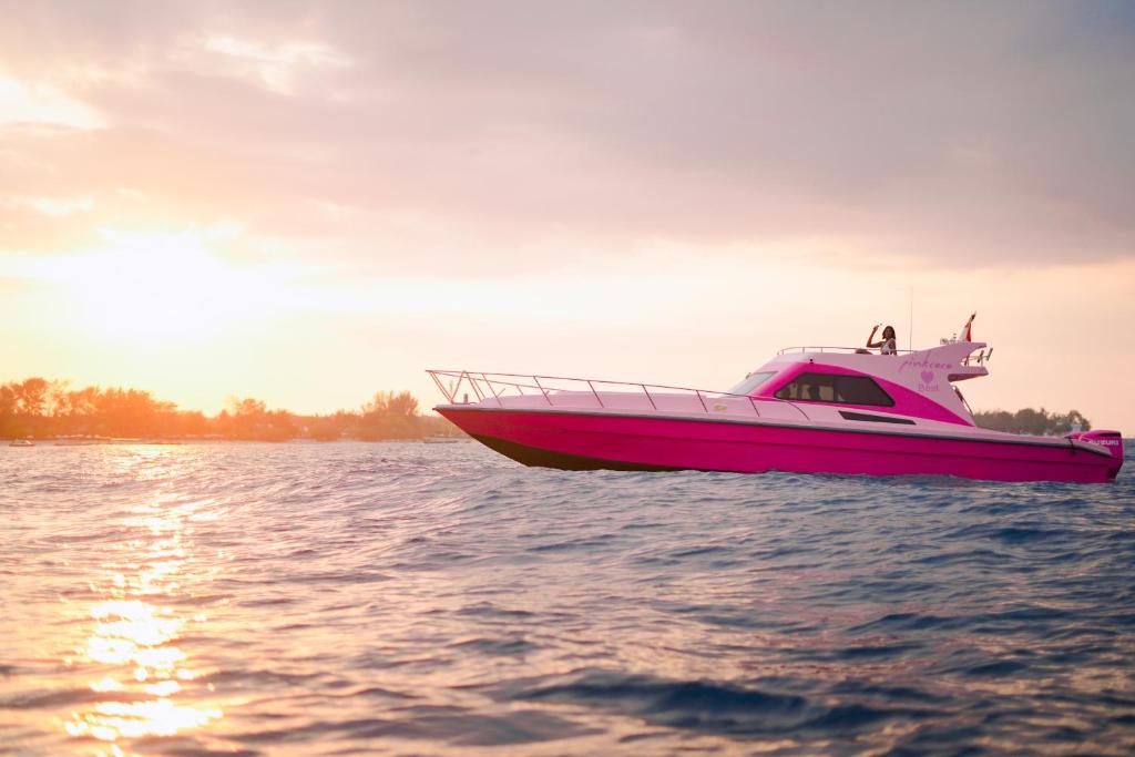 pinkcoco gili trawangan adults only hotel indonesia gili trawangan yacht at sea