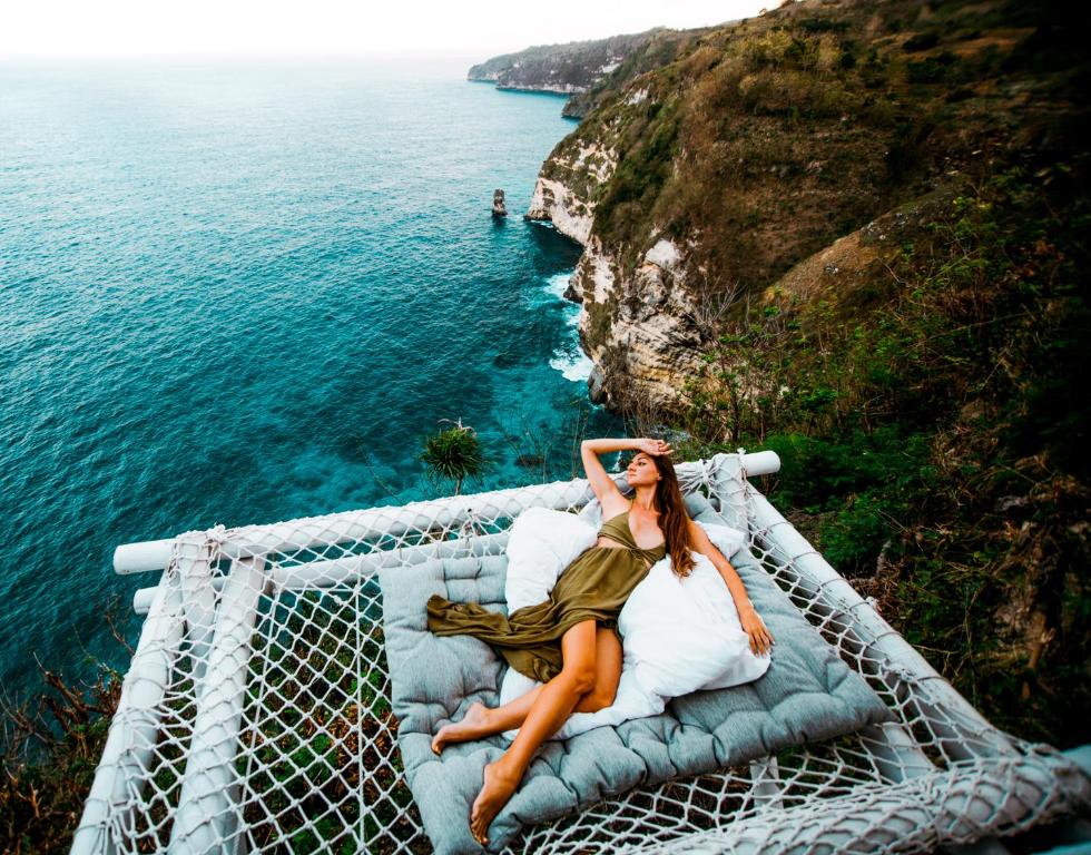 tropical glamping nusa penida diamond beach cliff side edge adult only hotel indonesia nusa penida view