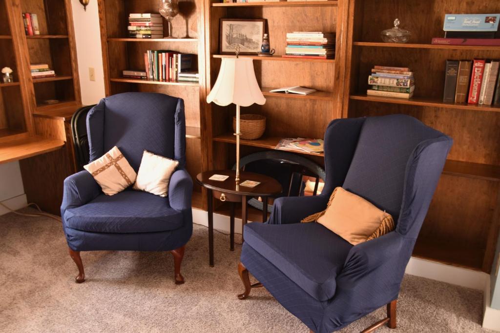 iron gate inn adults only hotel usa indiana lounge