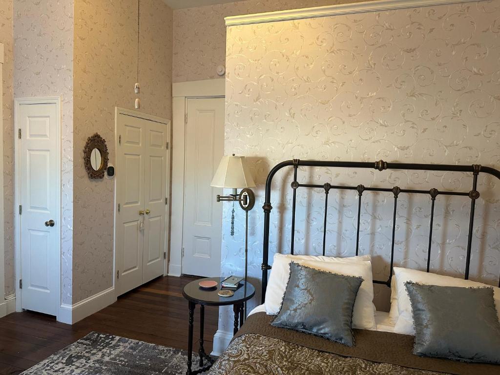 iron gate inn adults only hotel usa indiana room