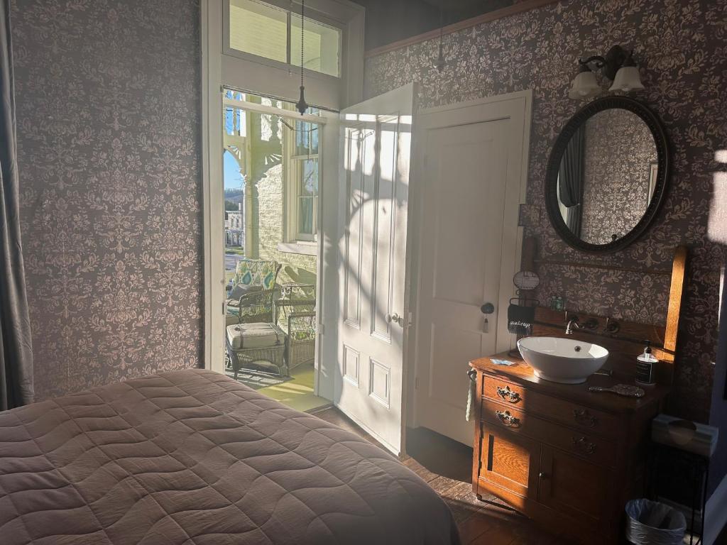 iron gate inn adults only hotel usa indiana room